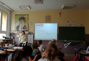 Dzień Bezpiecznego Internetu w SP6: Spotkanie z ciekawą postacią- vlogerką!