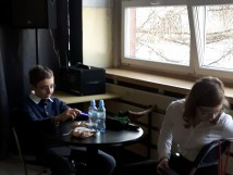 "Pierwiastek przez przypadki czyli matematyczno -polonistyczne zderzenia z prawdziwego zdarzenia"