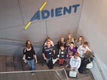 Klasa 8b na warsztatach z Akademii Przedsiębiorczości w firmie ADIENT 