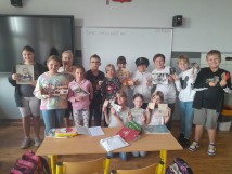 Przegląd pamiątek rodzinnych na lekcji historii w klasie 4b
