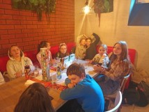 Klasa 4b integracyjnie- pikantnie i na słodko, koniecznie z ananasem.