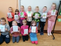 Uniwersytet dzieci klasa 1b TEMAT ZAJĘĆ - CO MOŻNA ZROBIĆ Z DREWNA?