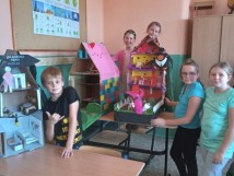 Klasa 4a.. i jej super pomysłowe makiety Akademii pana Kleksa.. zapraszamy na wystawę do szkolnej…