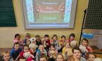 Uczniowie klasy 1a tańcząc, układając puzzle, rozwiązując escape room, ćwicząc polski i…