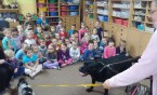 Zajęcia edukacyjne z psami w P18