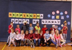 "Bezpieczna droga do szkoły" - apel młodszej grupy wiekowej w SP13
