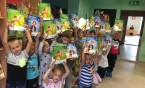 Klasy pierwsze w szkolnej bibliotece