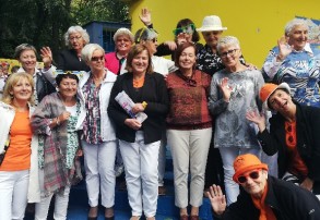 Mateja i seniorzy współpracują w teatrze