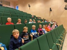 Klasy pierwsze w kinie na świątecznym seansie w Parku Tradycji . Oglądamy film „Świąteczna…