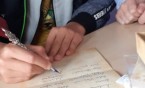Dziś swoje pamiątki rodzinne na historii oglądali uczniowie kl. 4b. Potem też próbowali pisać…
