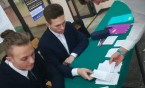 MŁODZI GŁOSUJĄ  W SP 16